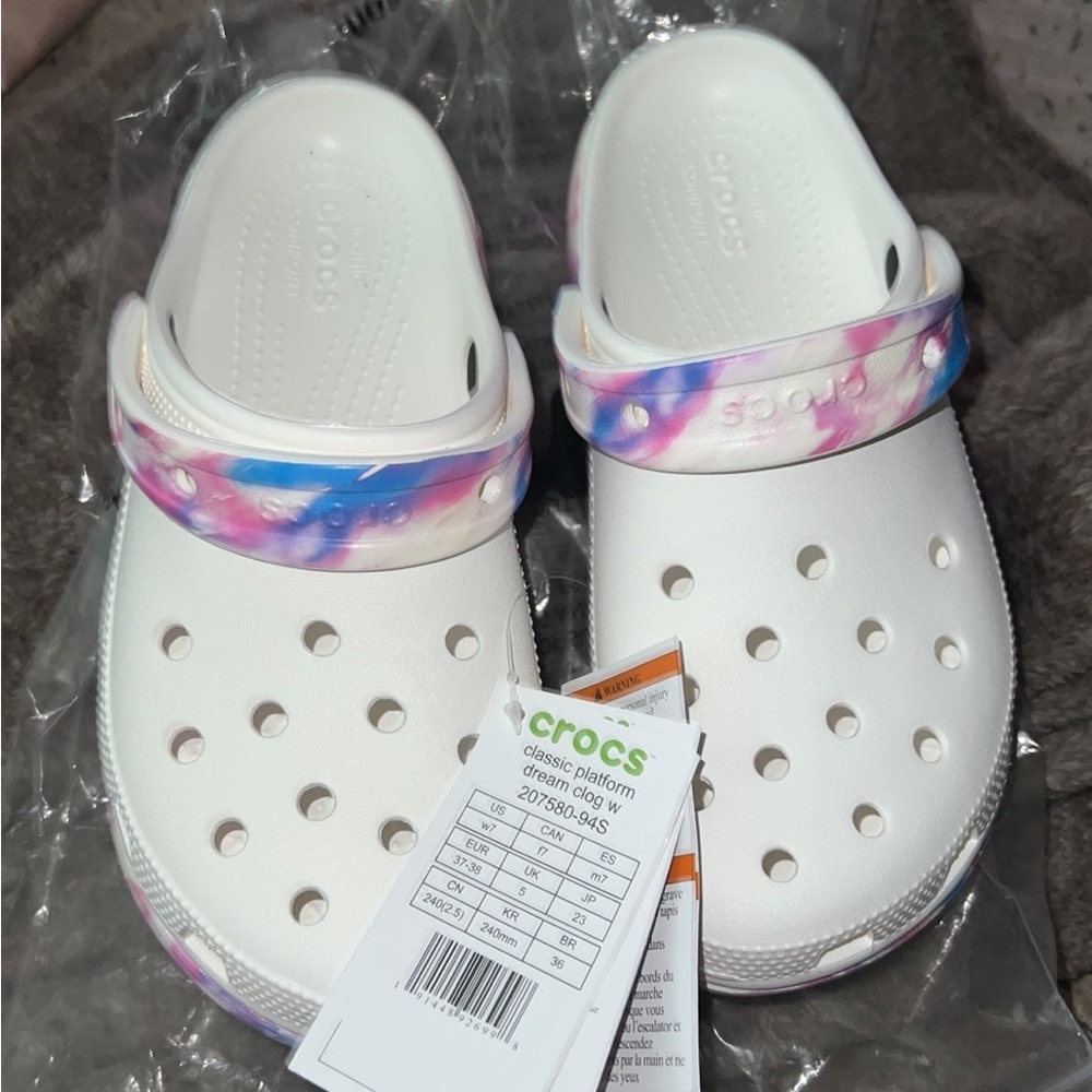 Crocs classic platform dream clog white/multi size 7 NWT